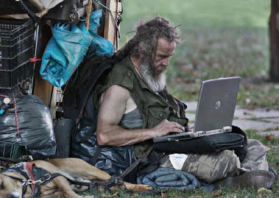 homeless-man-goes-online.jpg